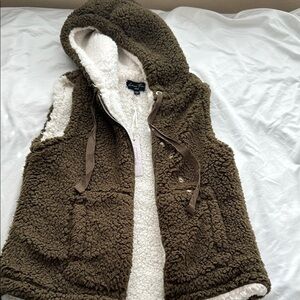 NWT Cozy forest green Sherpa Vest for juniors or women